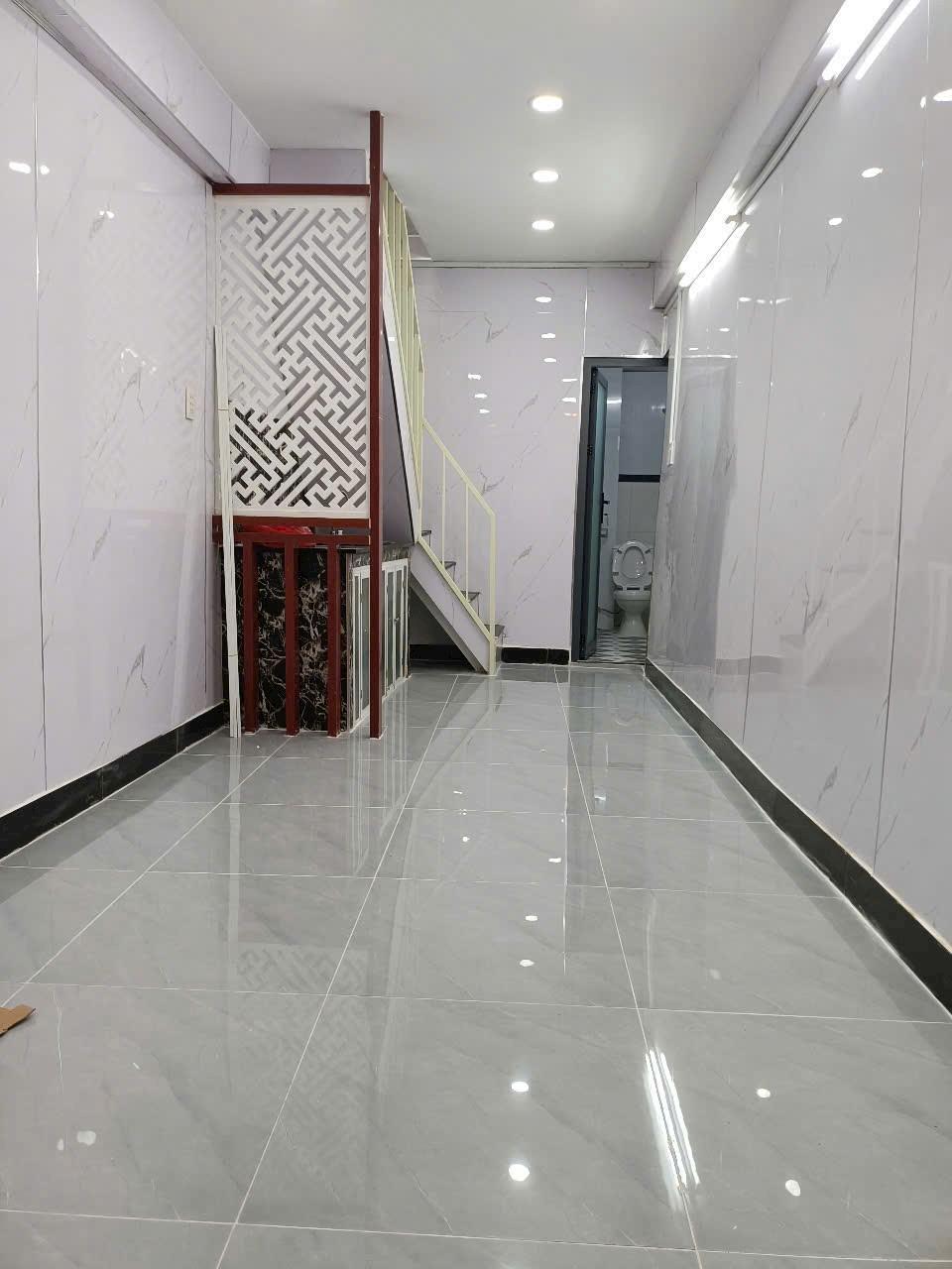 BÁN NHÀ HẺM TRẦN PHÚ, Q.5 DT: 1 TRỆT 1 LẦU 2,98 TỶ