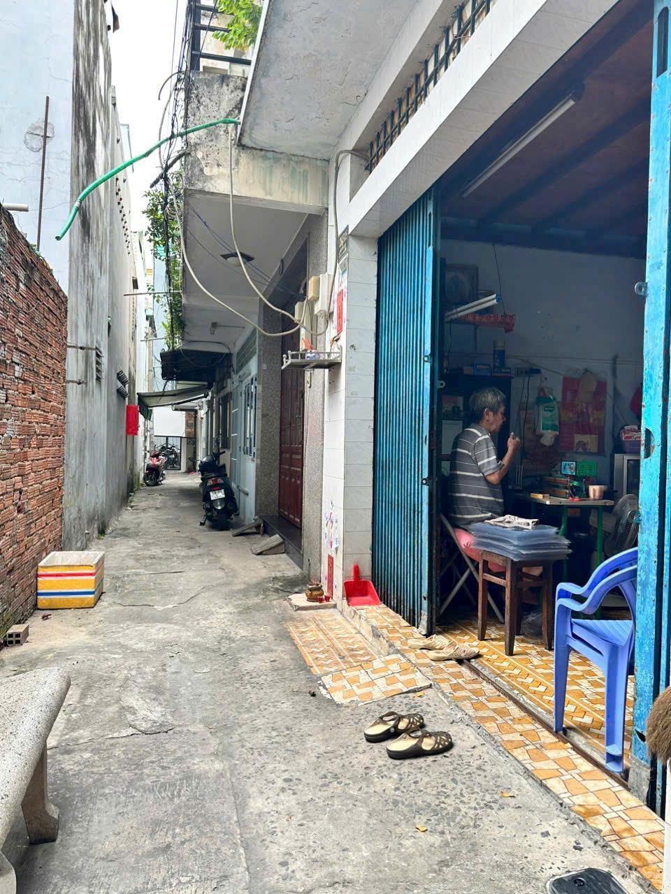 BÁN NHÀ HẺM NGUYỄN SƠN, Q. TP DT: 4.1X8.1M GIÁ 2.98 TỶ