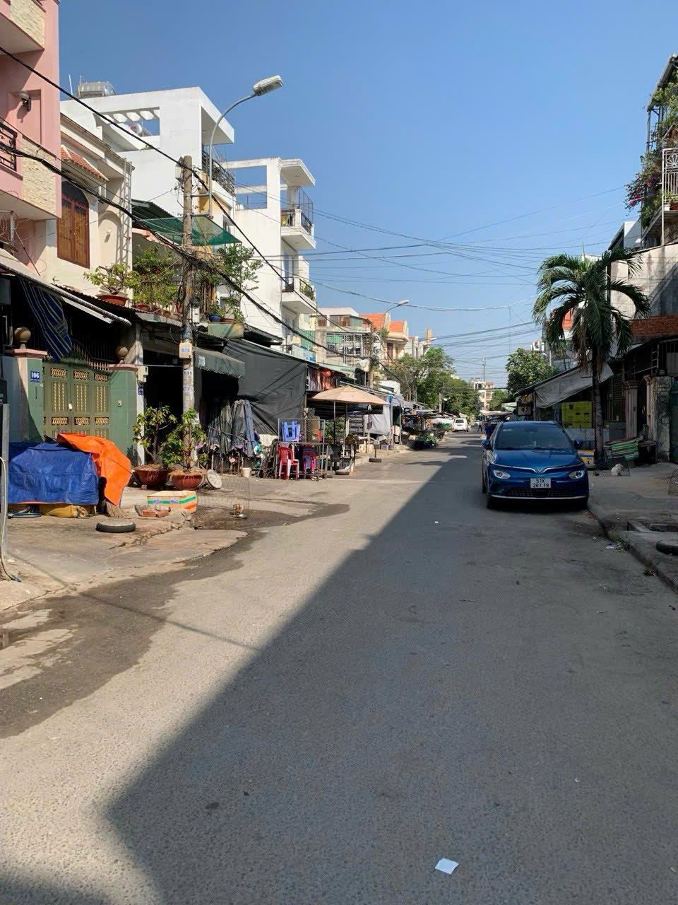 BÁN NHÀ MTKD D11, QUẬN TÂN PHÚ DT: 4X25M 1 TRỆT 3 PN 8,7 TỶ