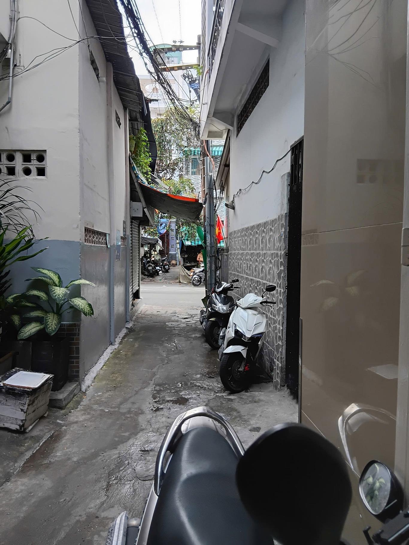BÁN NHÀ HẺM TẠI NHẬT TẢO, PHƯỜNG 7, QUẬN 11 GIÁ RẺ 4 TỶ