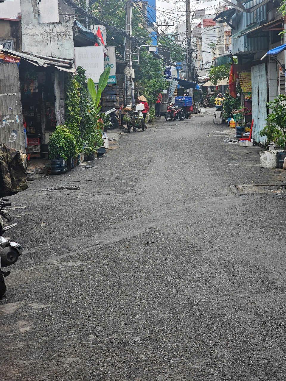 BÁN NHÀ MTKD 17 HOÀNG XUÂN NHỊ, Q. TP DT: 4X10.5M NỞ HẬU 4.3M 5,4 TỶ