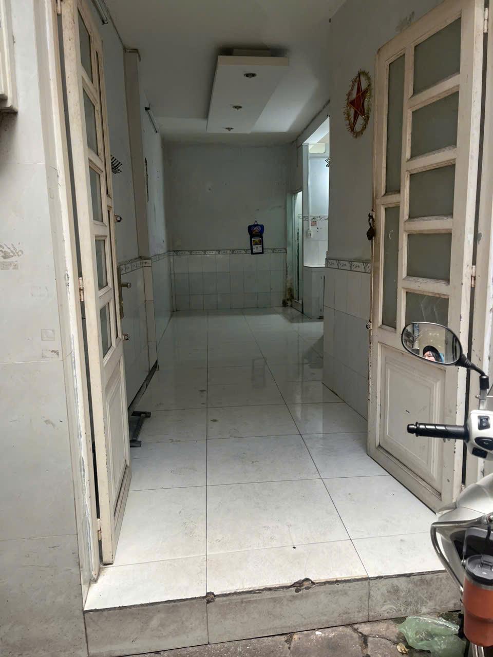 BÁN NHÀ HẺM ÂU CƠ, Q.TP 1 TRỆT 1 LẦU GIÁ 2,99 TỶ