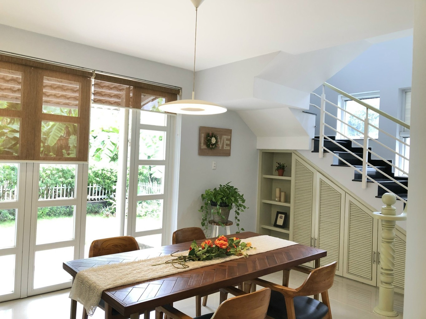 BIỆT THỰ VEN SÔNG THOÁNG ĐÃNG TIỆN NGHI Ở CỦ CHI 10 x 25m2
