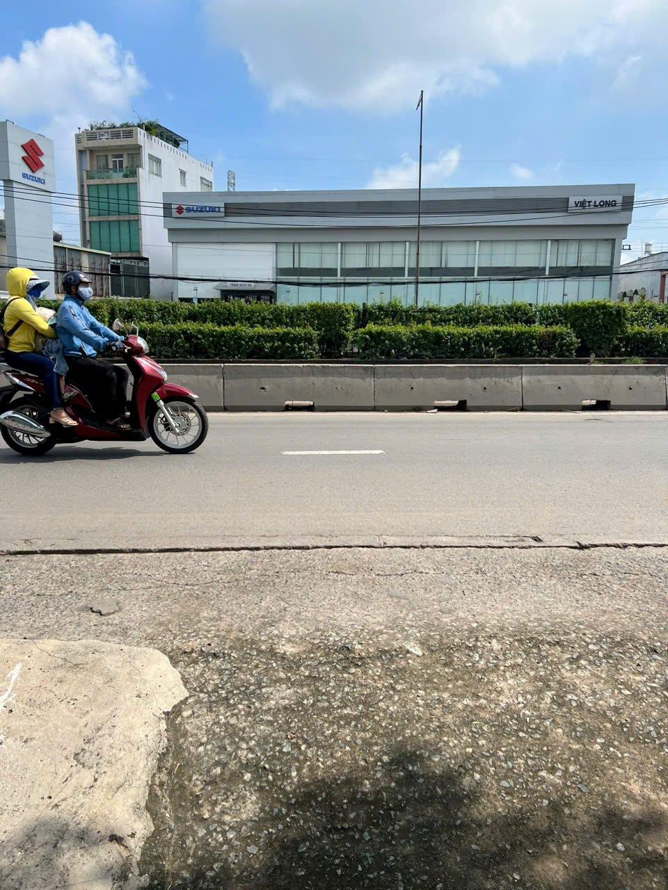 BÁN NHÀ MẶT TIỀN TẠI QUỐC LỘ 1A, P. TX, Q. 12 GIÁ RẺ 8 TỶ
