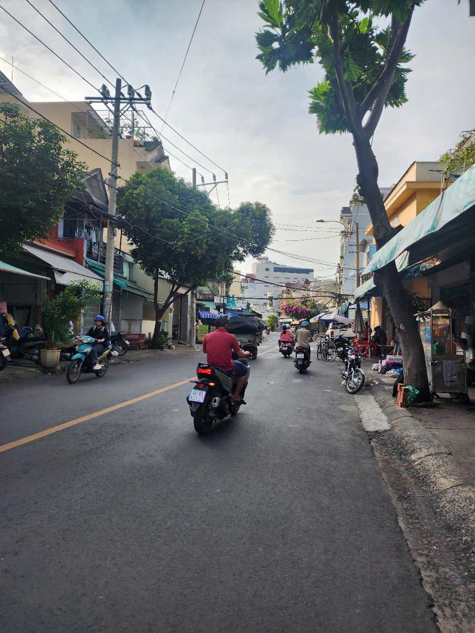 BÁN NHÀ MTKD PHÚ THỌ HÒA, Q. TP DT: 90M2 1 TRỆT 2 LẦU NỞ HẬU 6M 15 TỶ