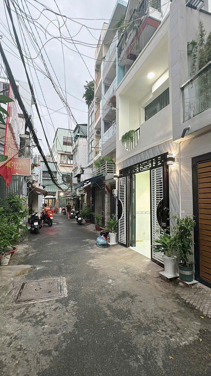 NHÀ PHỐ (3.6x12.5m) HẺM XE HƠI SAU LƯNG TRƯỜNG TIỂU HỌC BÌNH GIÃ