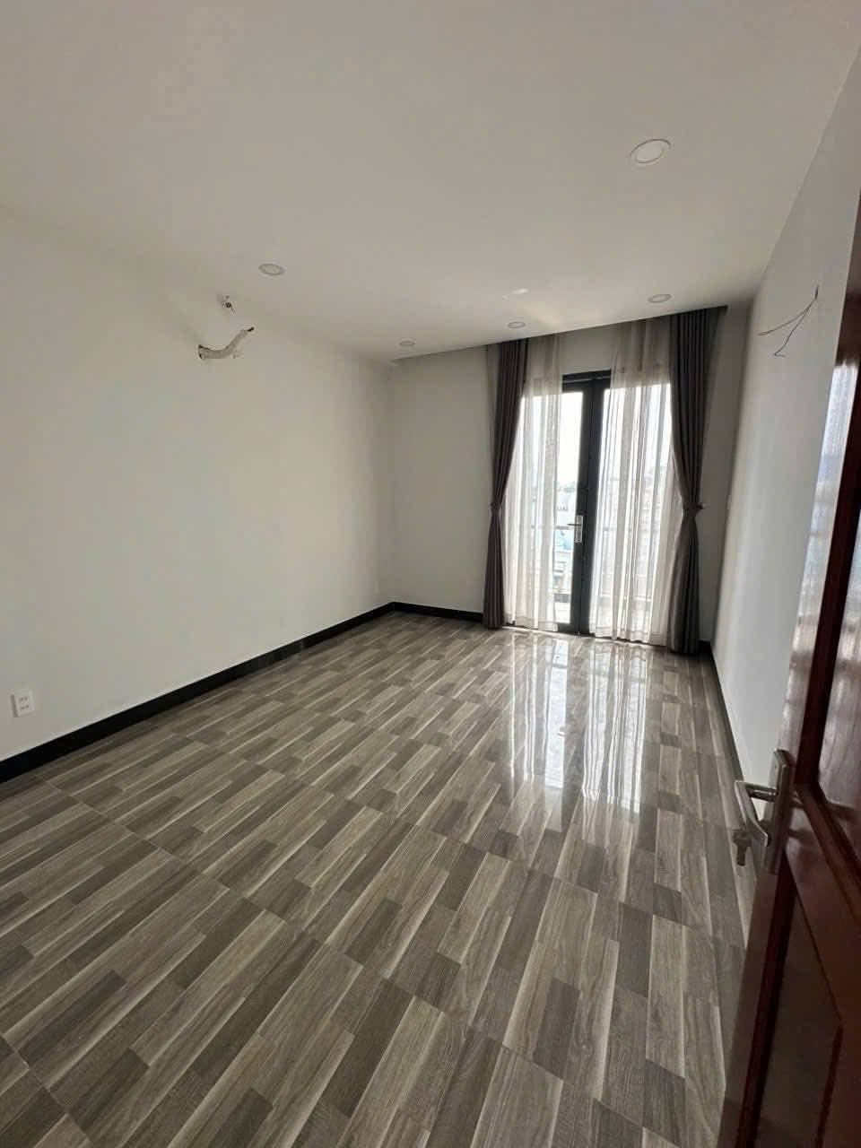 BÁN NHÀ MTKD PHÚ THỌ, P.1, Q.11 KT: 7 TẦNG 7 PN, 6 WC GIÁ 12 TỶ