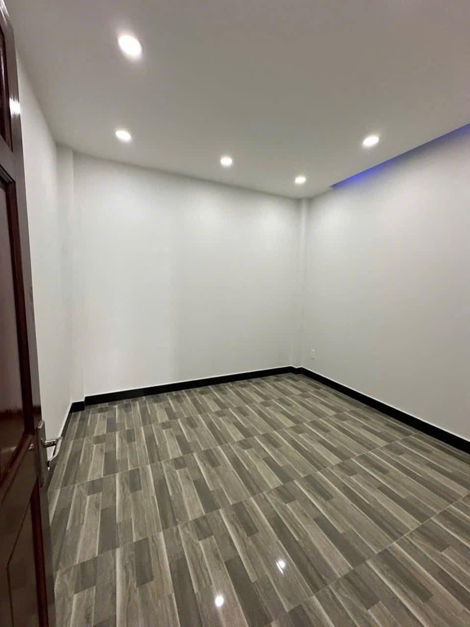 BÁN NHÀ MTKD PHÚ THỌ, P.1, Q.11 KT: 7 TẦNG 7 PN, 6 WC GIÁ 12 TỶ