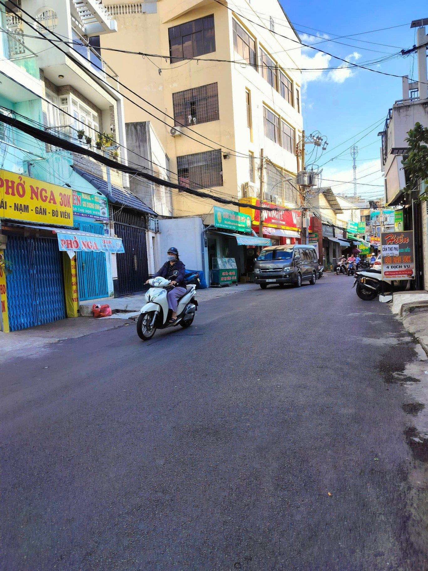 BÁN NHÀ MTKD ĐỘI CUNG, P.11, Q.11 DT: 4X10M 1 TRỆT 2 LẦU GIÁ 8,7 TỶ
