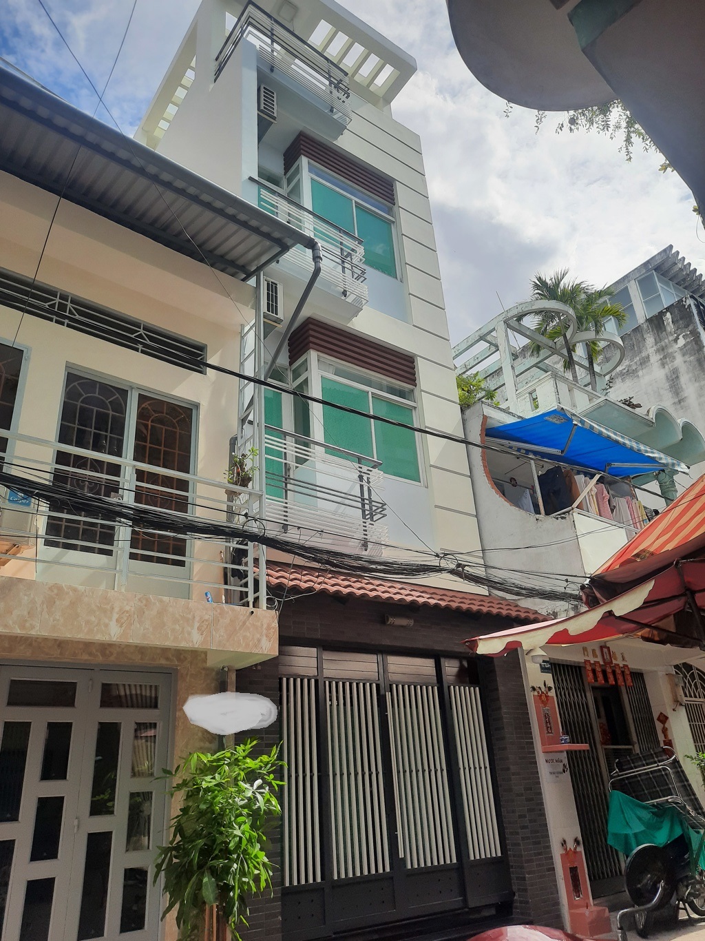 NHÀ PHỐ HẺM 4 TẦNG GẦN VÒNG XOAY HÒA BÌNH 6.7 TỶ ĐỒNG