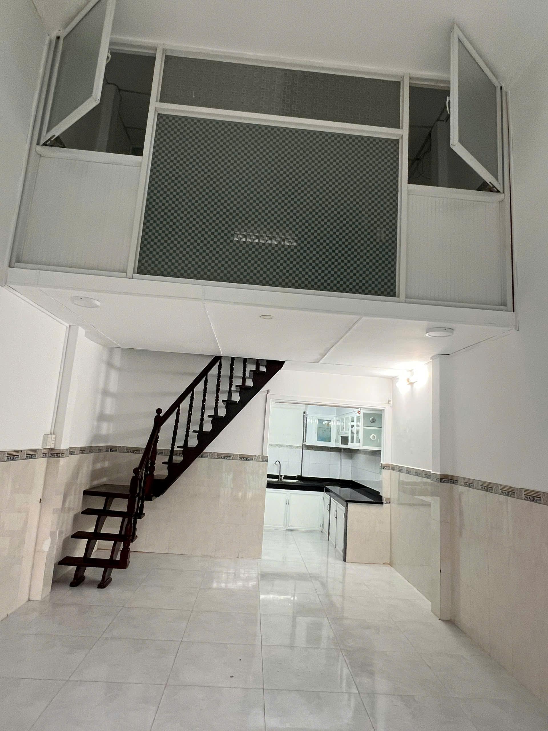 BÁN NHÀ HẺM PHÚ THỌ HÒA, Q. TP DT: 4X10.2M 1 TRỆT 1 LỬNG GIÁ 3,95 TỶ