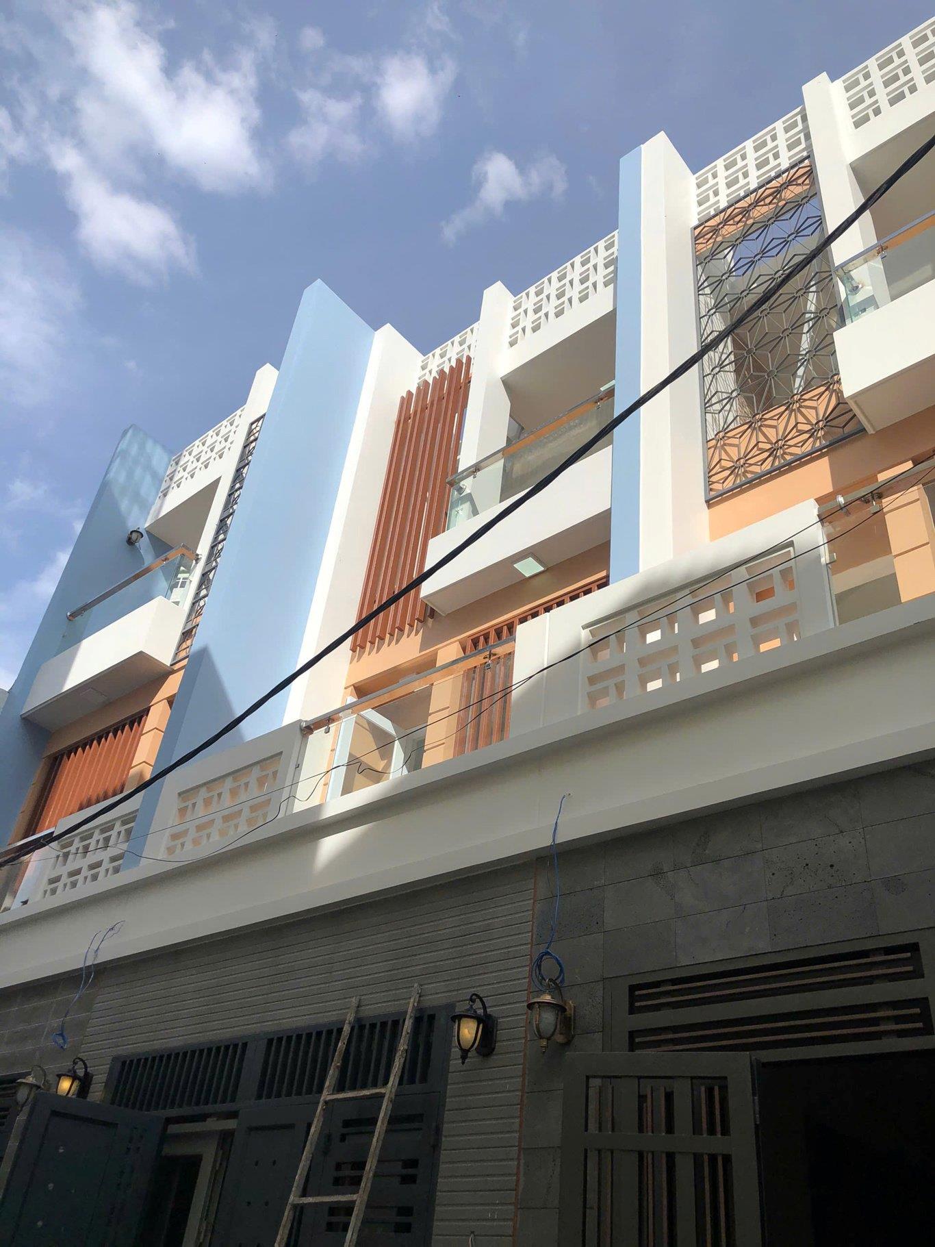 BÁN NHÀ HẺM HÒA BÌNH, Q.TP DT: 3.5X16M, NỞ HẬU 3.9M GIÁ 6,5 TỶ