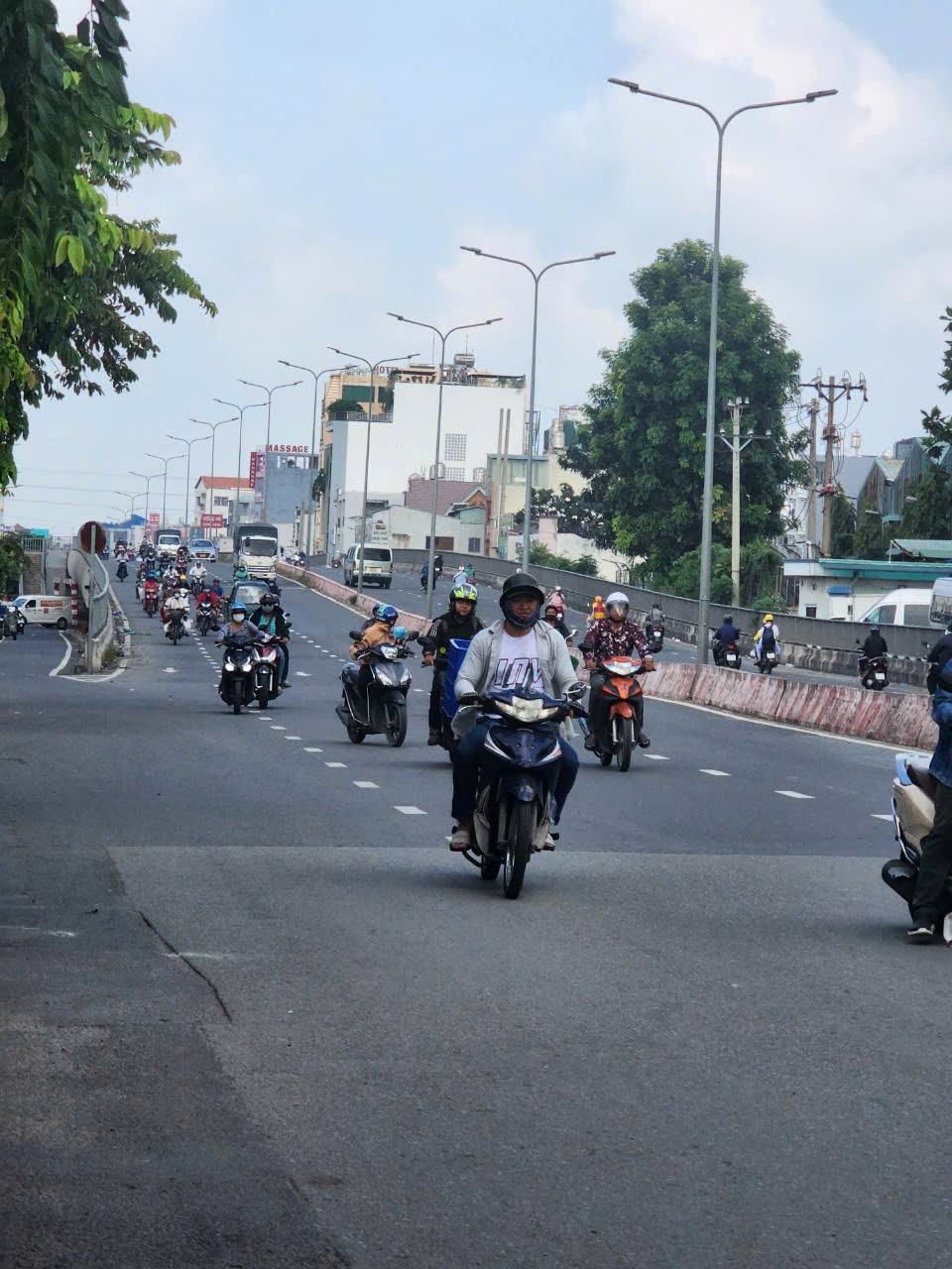 BÁN NHÀ MTKD LÊ TRỌNG TẤN, Q. TP DT: 223M2 NỞ HẬU 8M GIÁ 35,5 TỶ