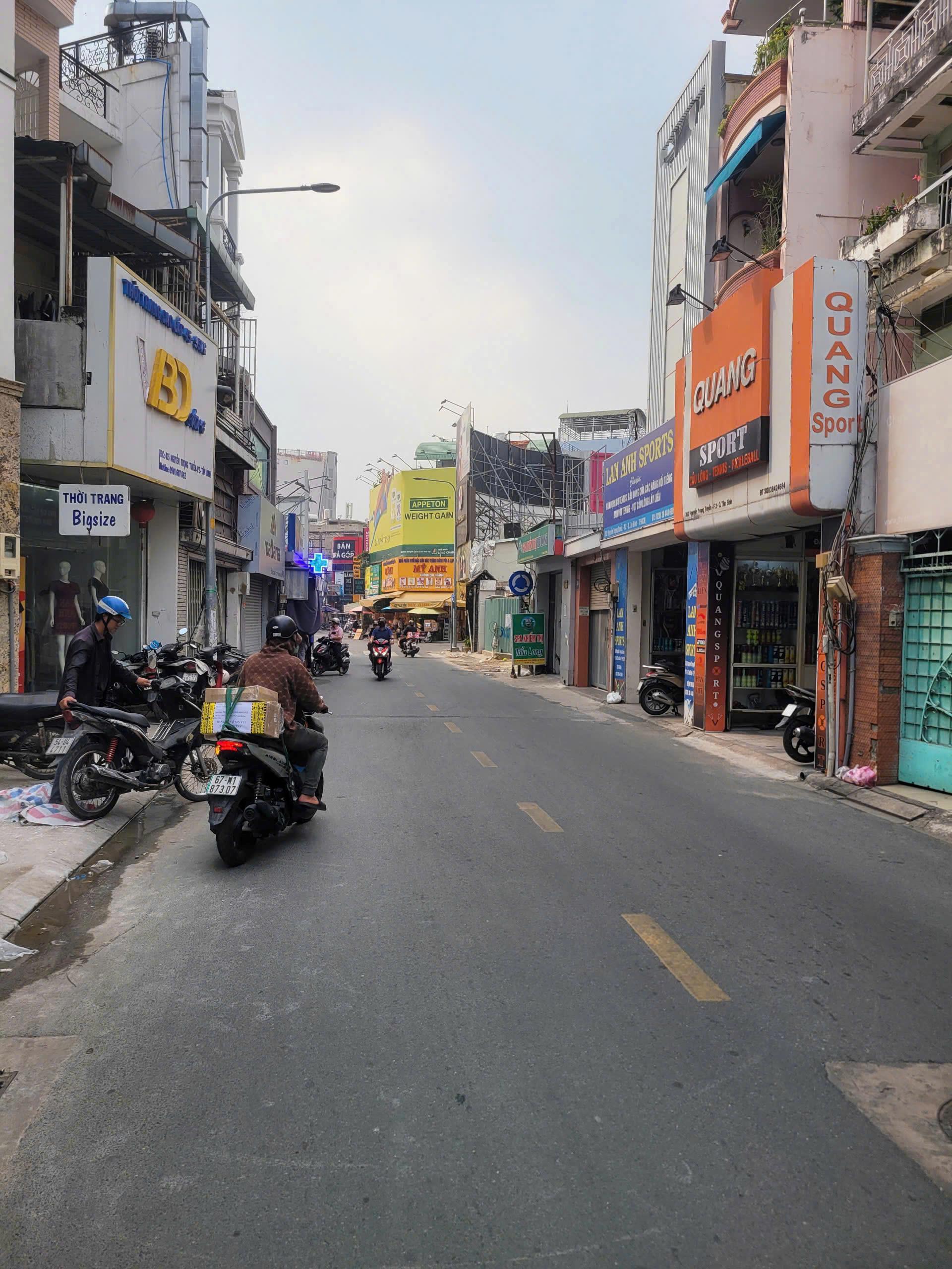 BÁN NHÀ MTKD NGUYỄN TRỌNG TUYỂN, Q. TB 1 TRỆT 2 LẦU 4 PN GIÁ 16.6 TỶ