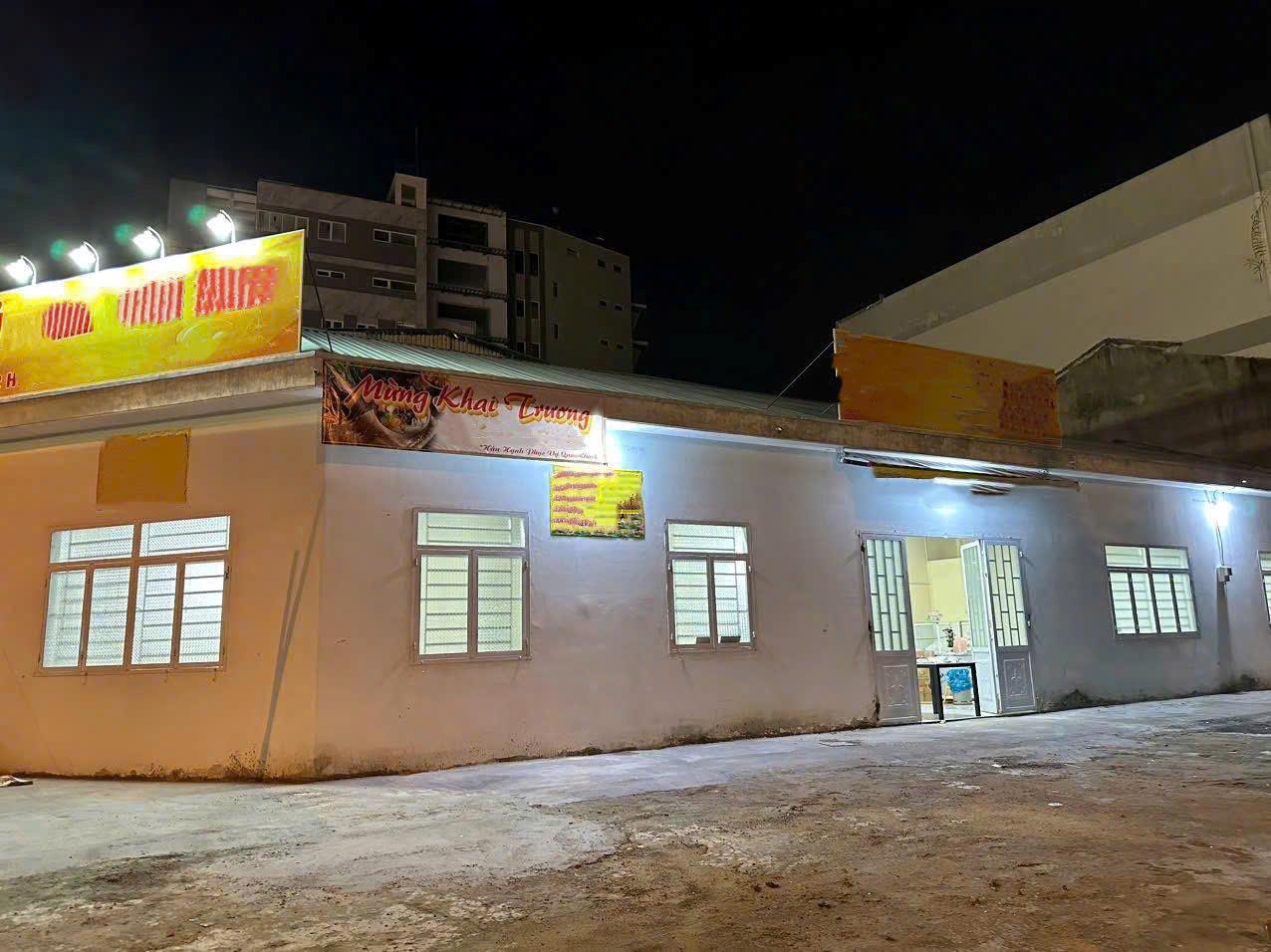 BÁN NHÀ MTKD HỒNG BÀNG, Q.11 DT: 432M2 4 PN, 4 WC GIÁ 40 TỶ