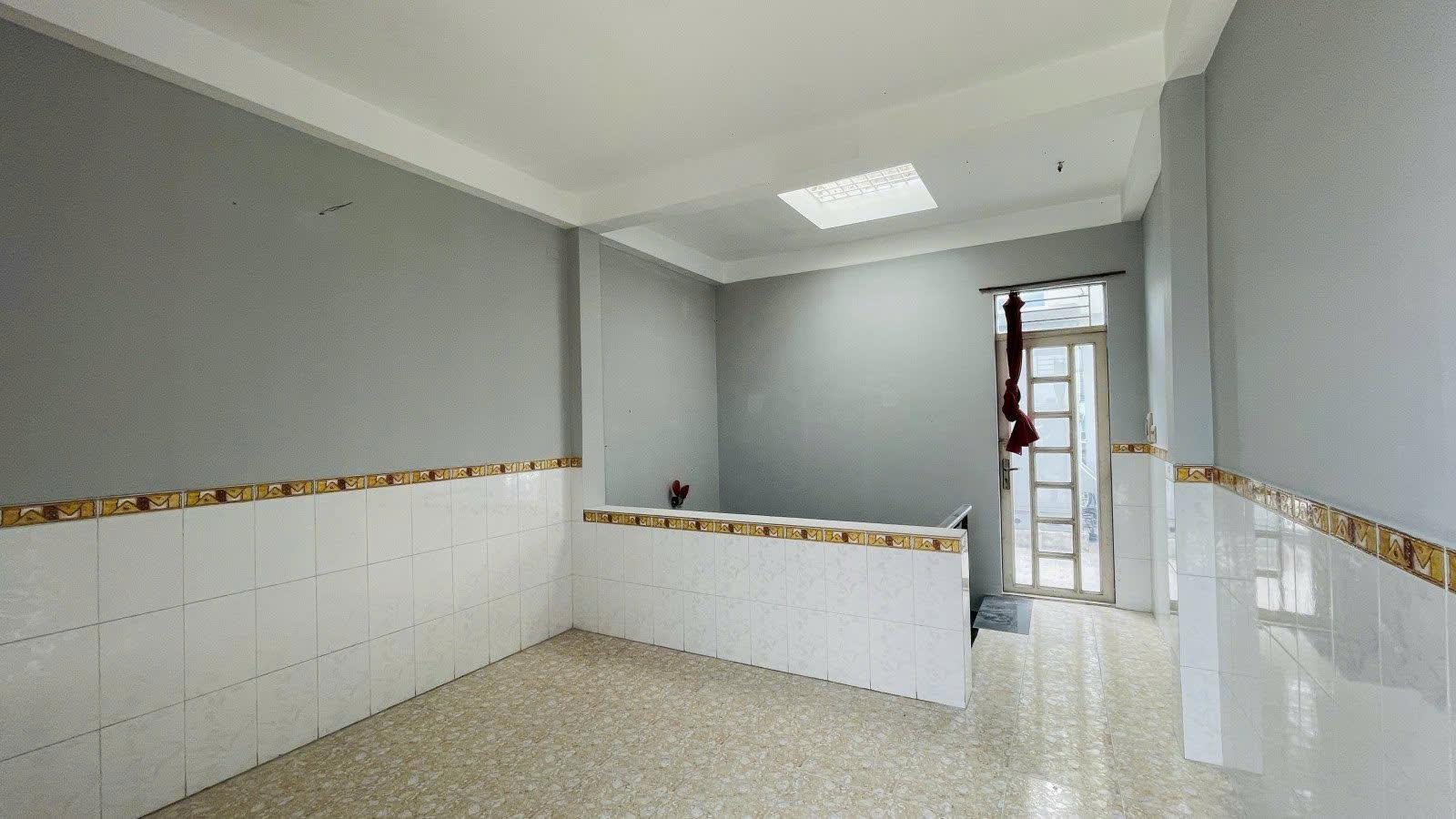 Nhà 3 tầng ngay vòng xoay An Lạc 
