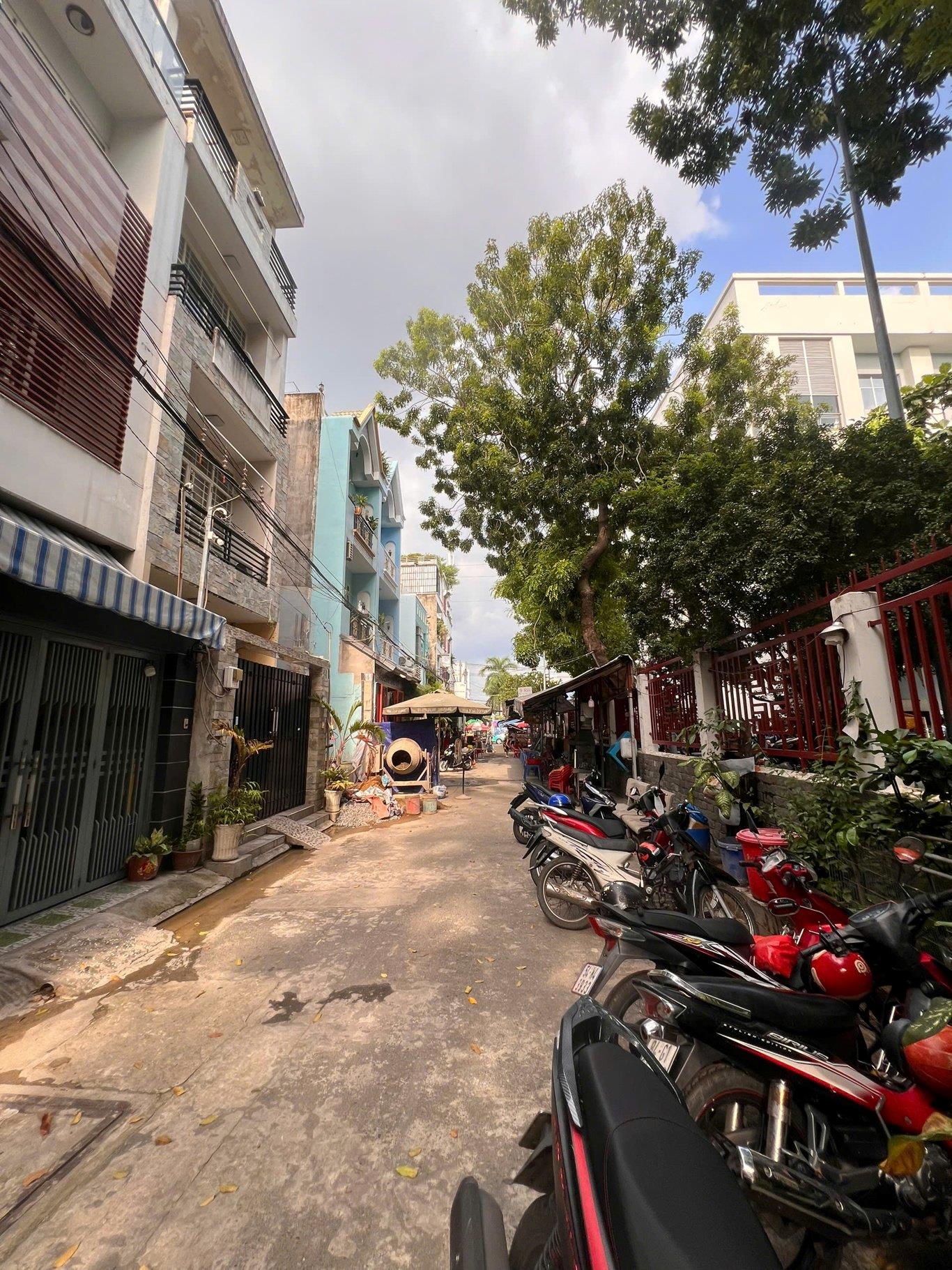 BÁN NHÀ HẺM ÂU CƠ, Q. TP DT: 4X17M 5 TẦNG 5 PN, 6 WC GIÁ 8,9 TỶ