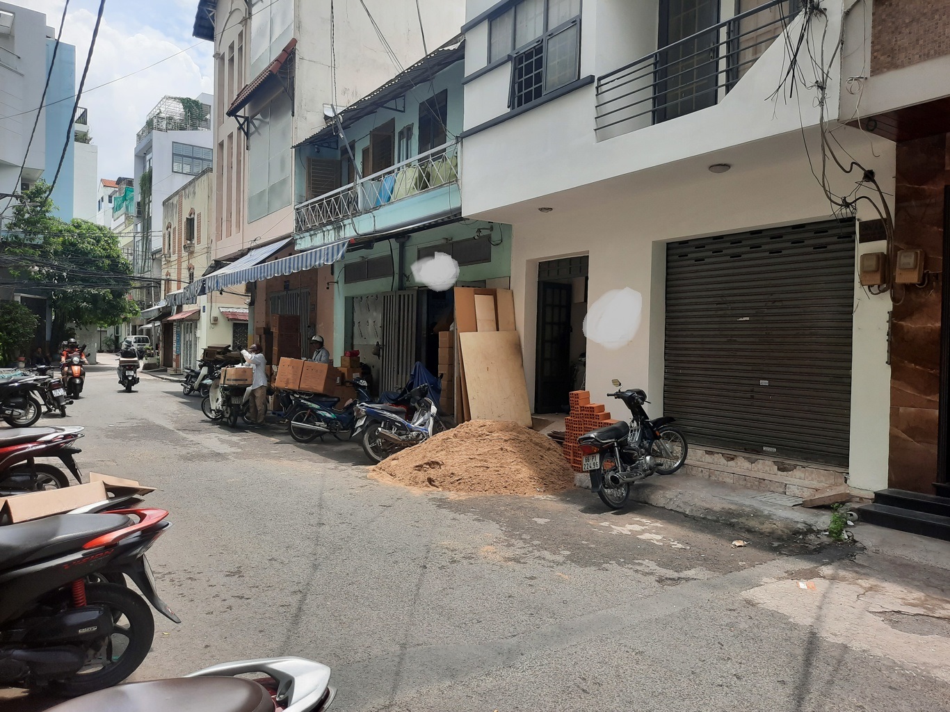 NHÀ PHỐ 4 TẦNG TRONG HẺM (NỞ HẬU 10.5m2) GẦN BIG C MIỀN ĐÔNG