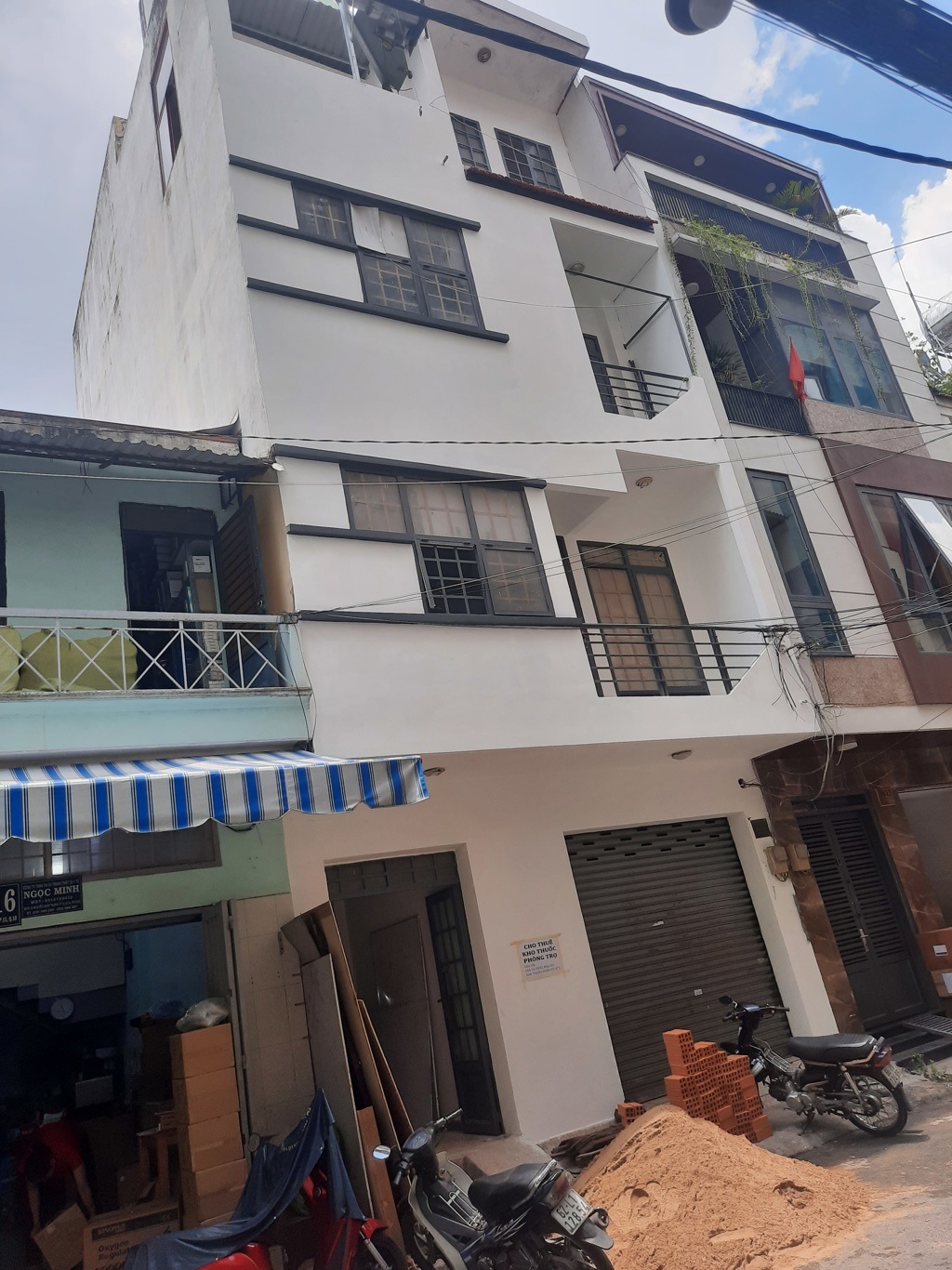 NHÀ PHỐ 4 TẦNG TRONG HẺM (NỞ HẬU 10.5m2) GẦN BIG C MIỀN ĐÔNG