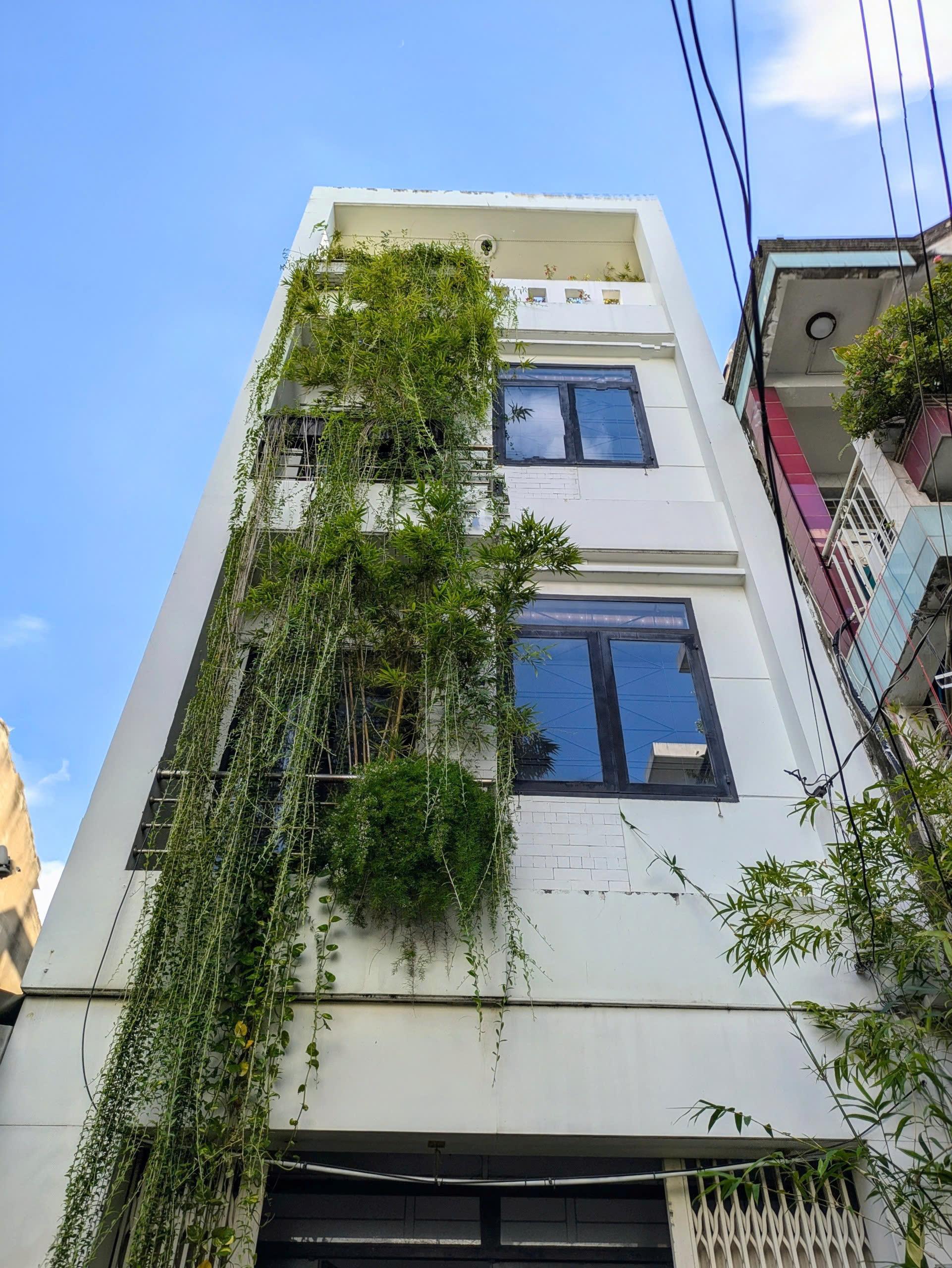 BÁN NHÀ HXH ÂU CƠ, Q. 11 DT: 4.3X12.75M 4 TẦNG GIÁ 10 TỶ