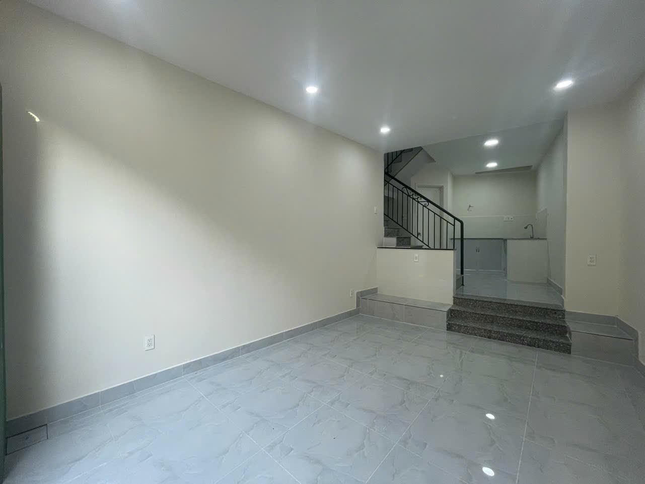 BÁN NHÀ HẺM LẠC LONG QUÂN, Q.11 DT: 4X10M 1 TRỆT 1 LẦU GIÁ 4,85 TỶ