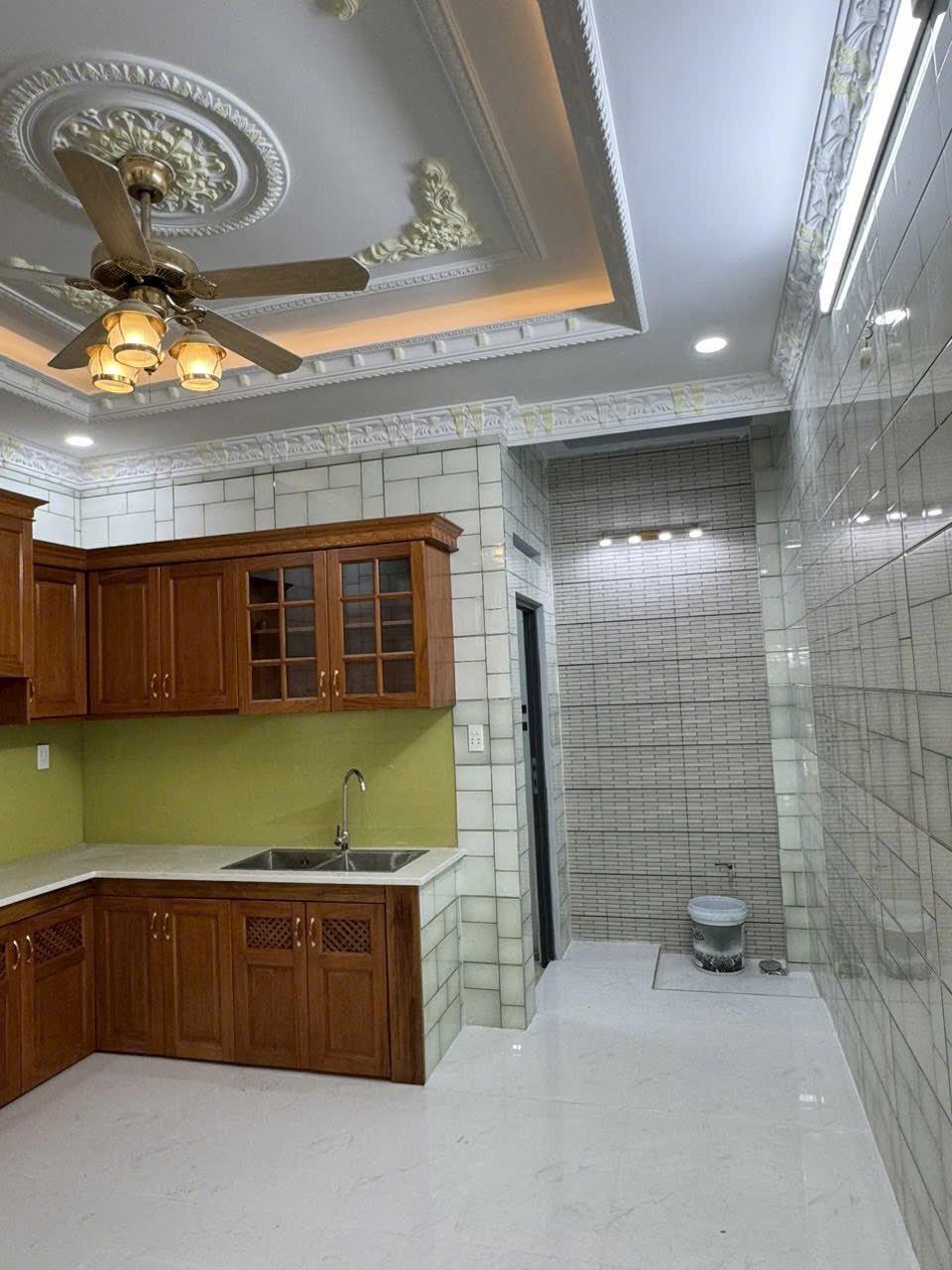 BÁN NHÀ MỚI TOANH NGOÀI MẶT TIỀN CƯ XÁ PHÚ LÂM D