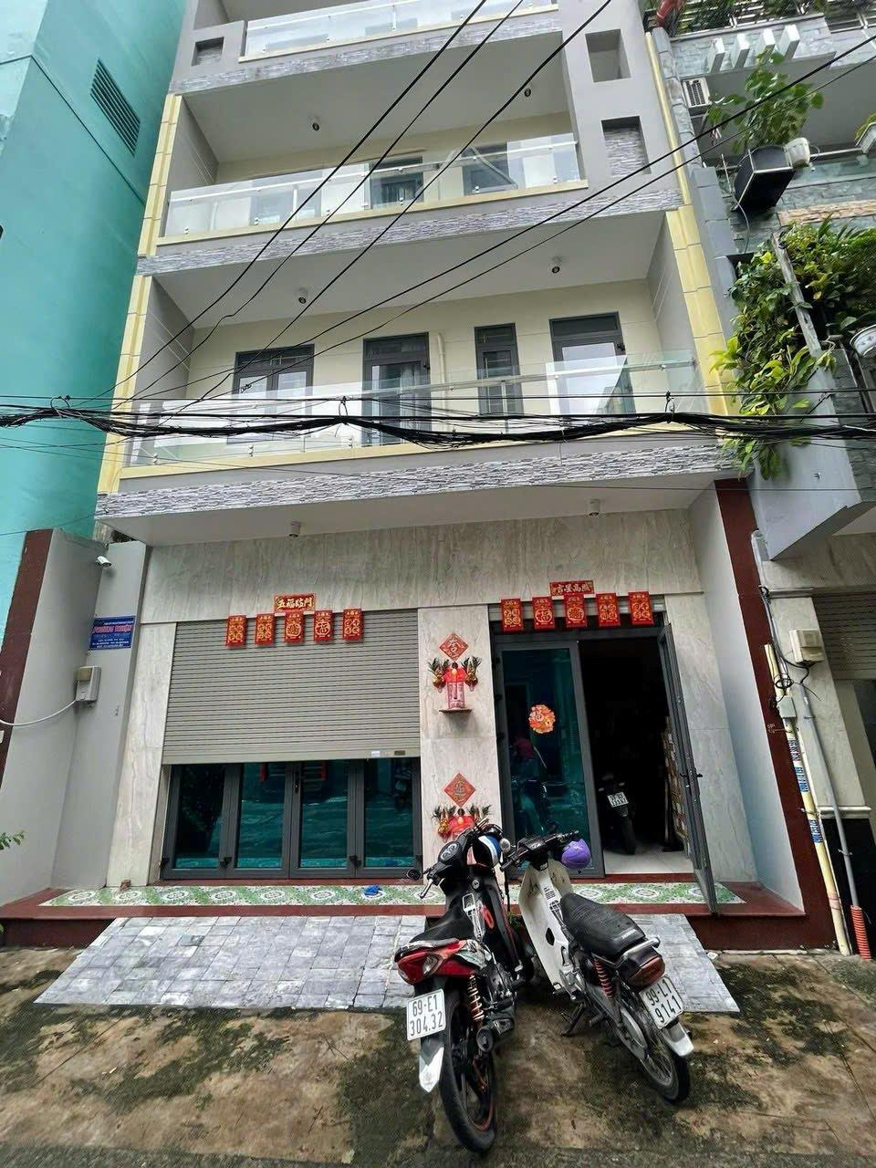 BÁN NHÀ DXT TẠ UYÊN, Q.11 DT: 6.8x8M 3 TẦNG 5 PN GIÁ 9.3 TỶ